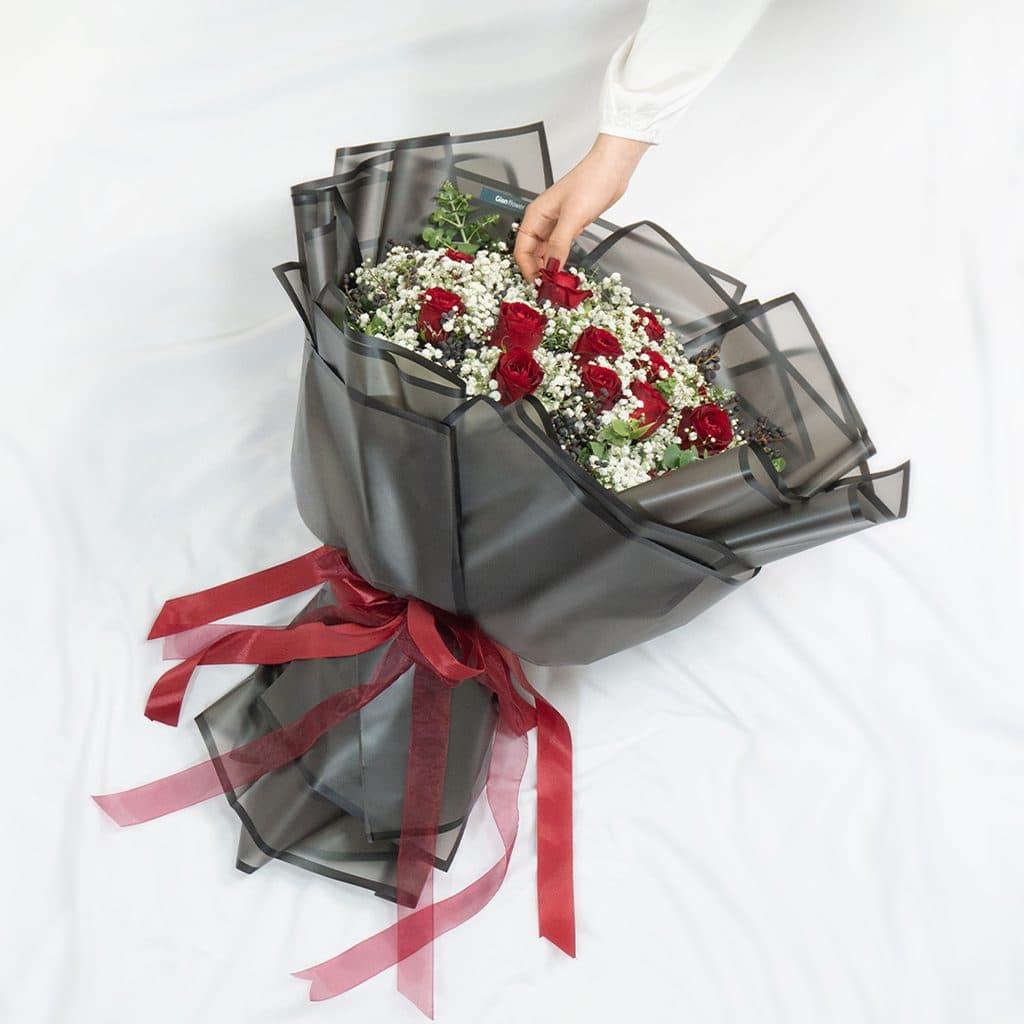 دسته گل ژیپسوفیلا و رز مدل ونوش
