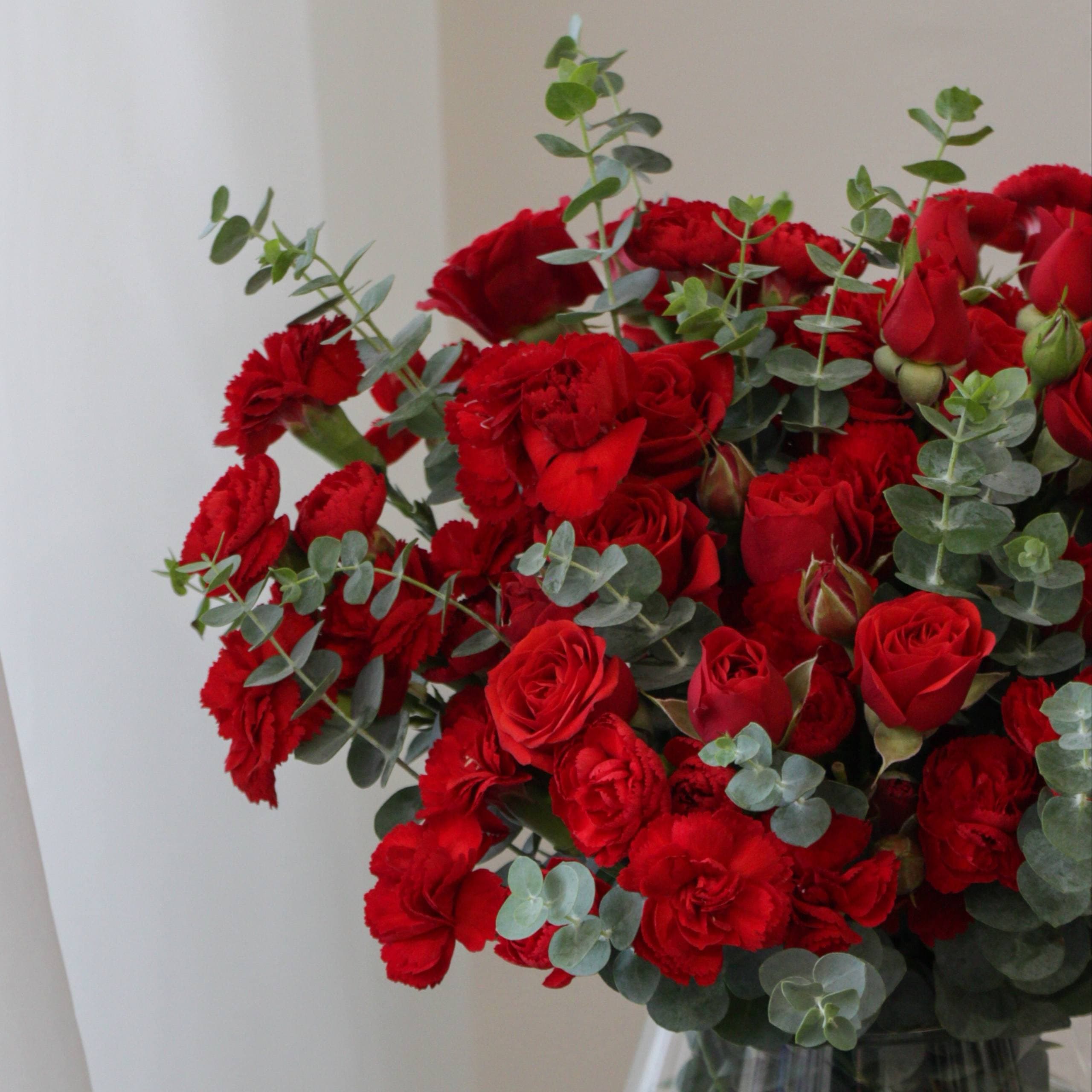 گلدان شیشه‌ای مینیمال رز مینیاتوری قرمز مدل بابوس — تصویر 3