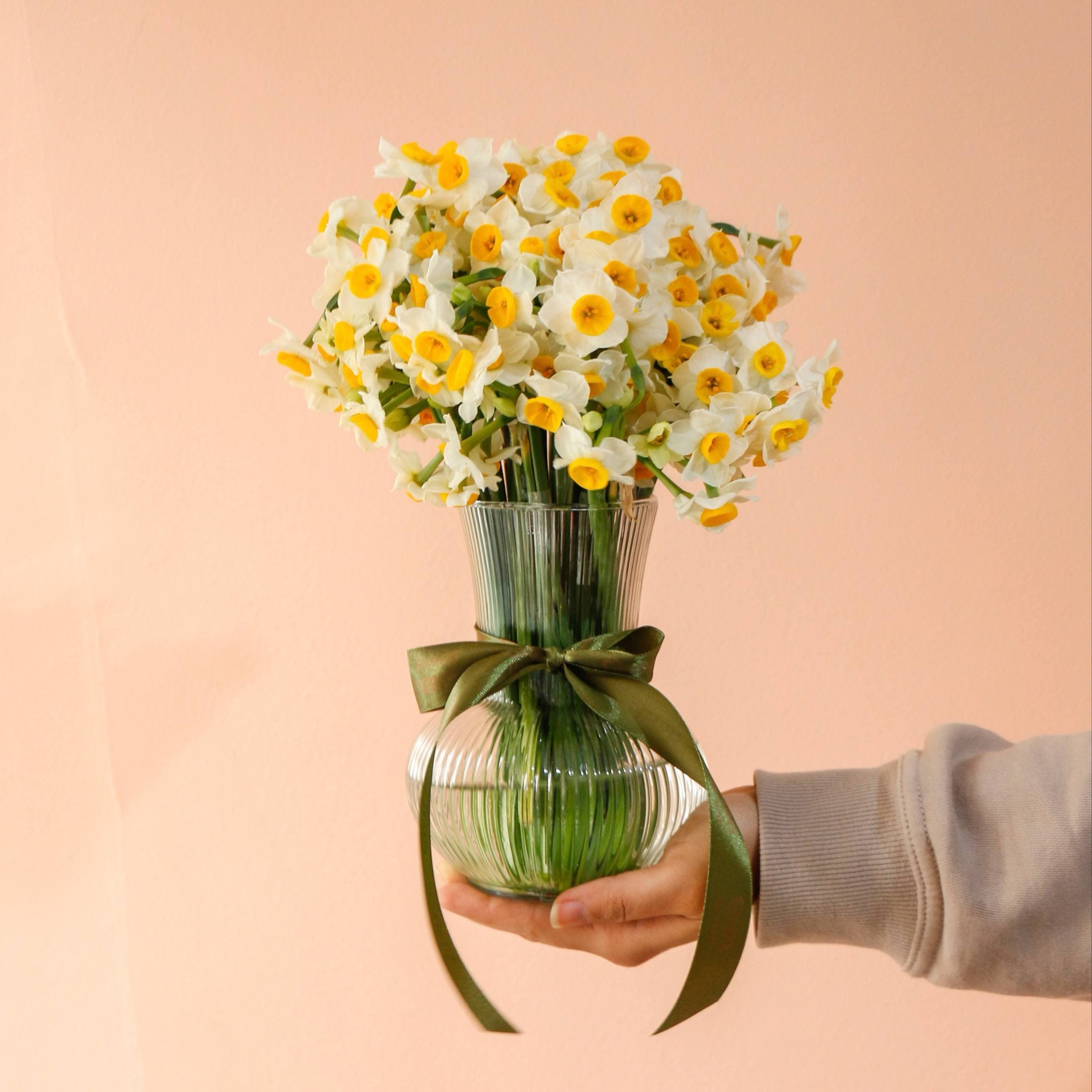 گلدان شیشه ای نرگس ۵۰ شاخه