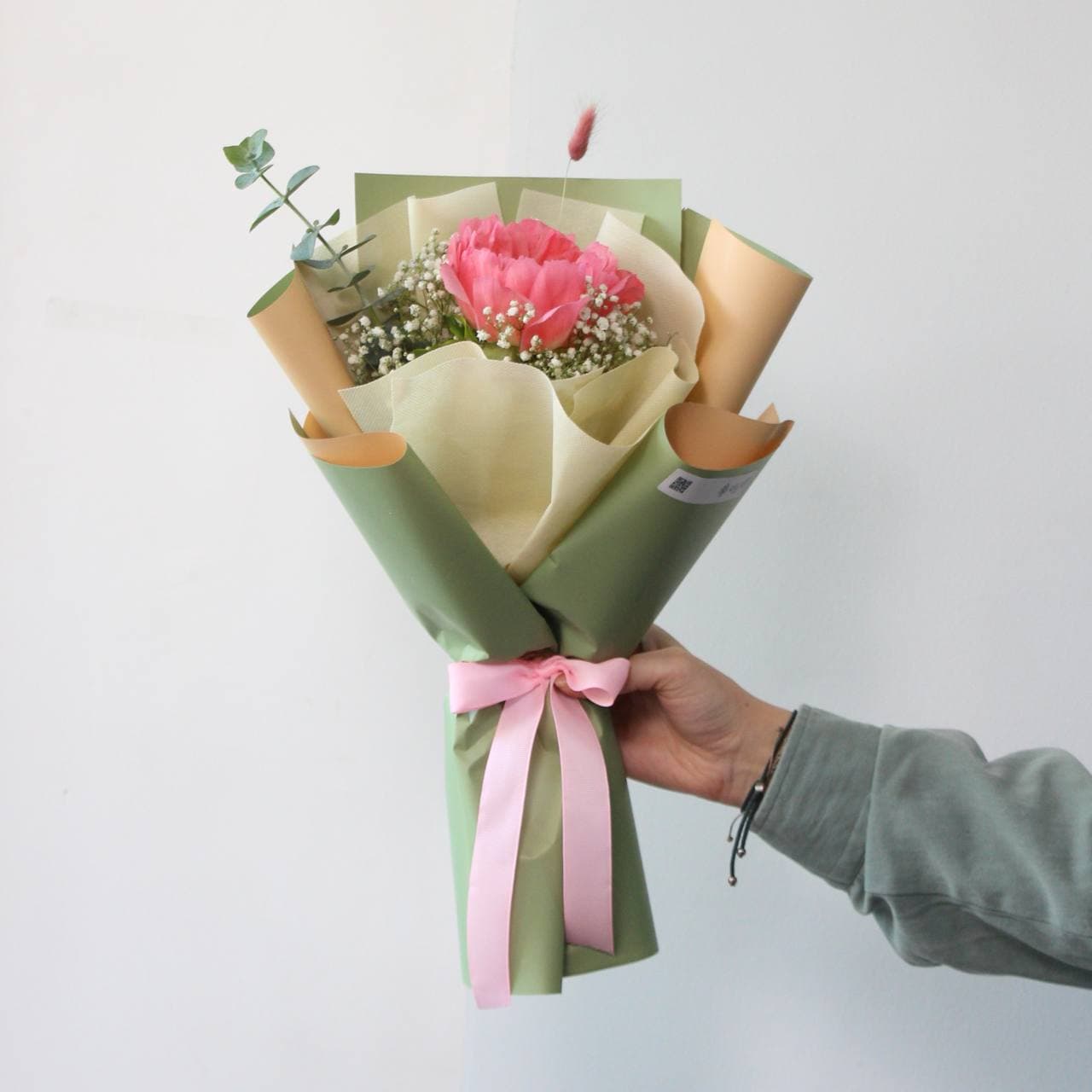 دسته گل پیونی صورتی مینیمال — تصویر 1