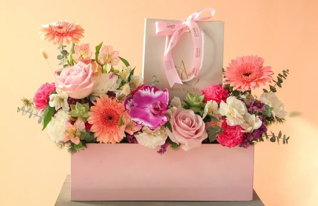 بهترین کادوی روز مادر؛ از گل هدیه برای مادر تا کادوهای لوازم تزئینی و دکوری